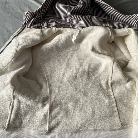 Lululemon Scuba Hoodie size 8 - Picture 4 of 4
